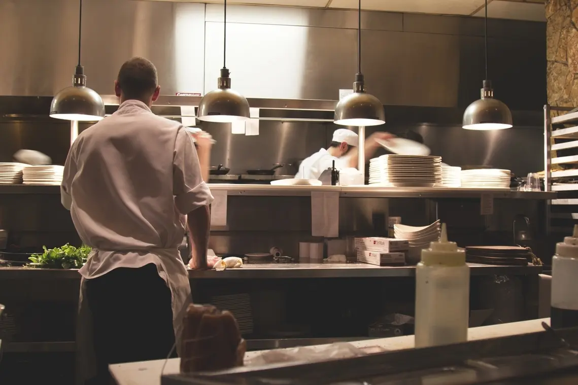 Imagen de la cocina de un restaurante