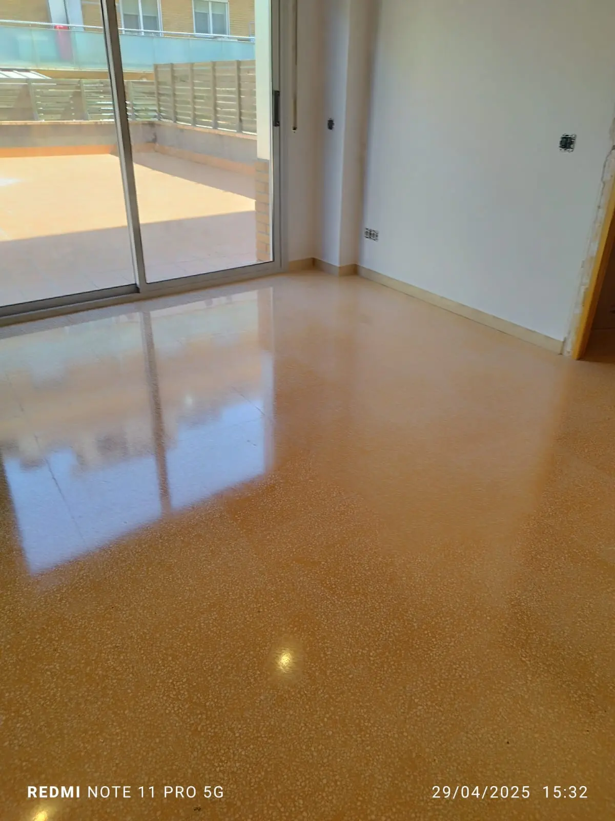 imagen de suelo terrazo pulido
